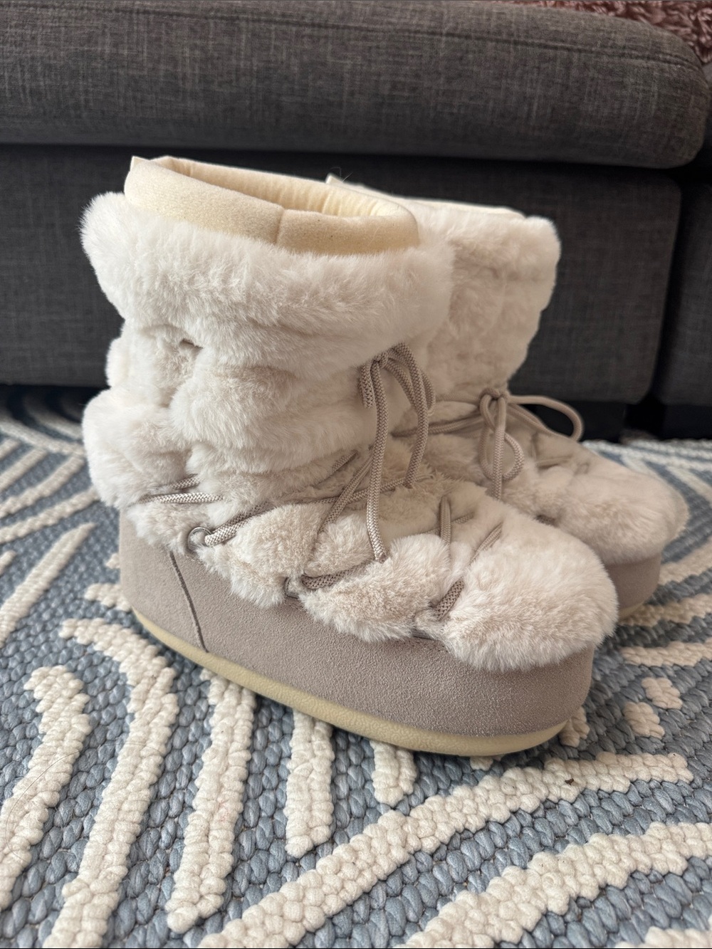Steve Madden Faux Fur Moon Boots Cream Lace Up Women’s 9/10